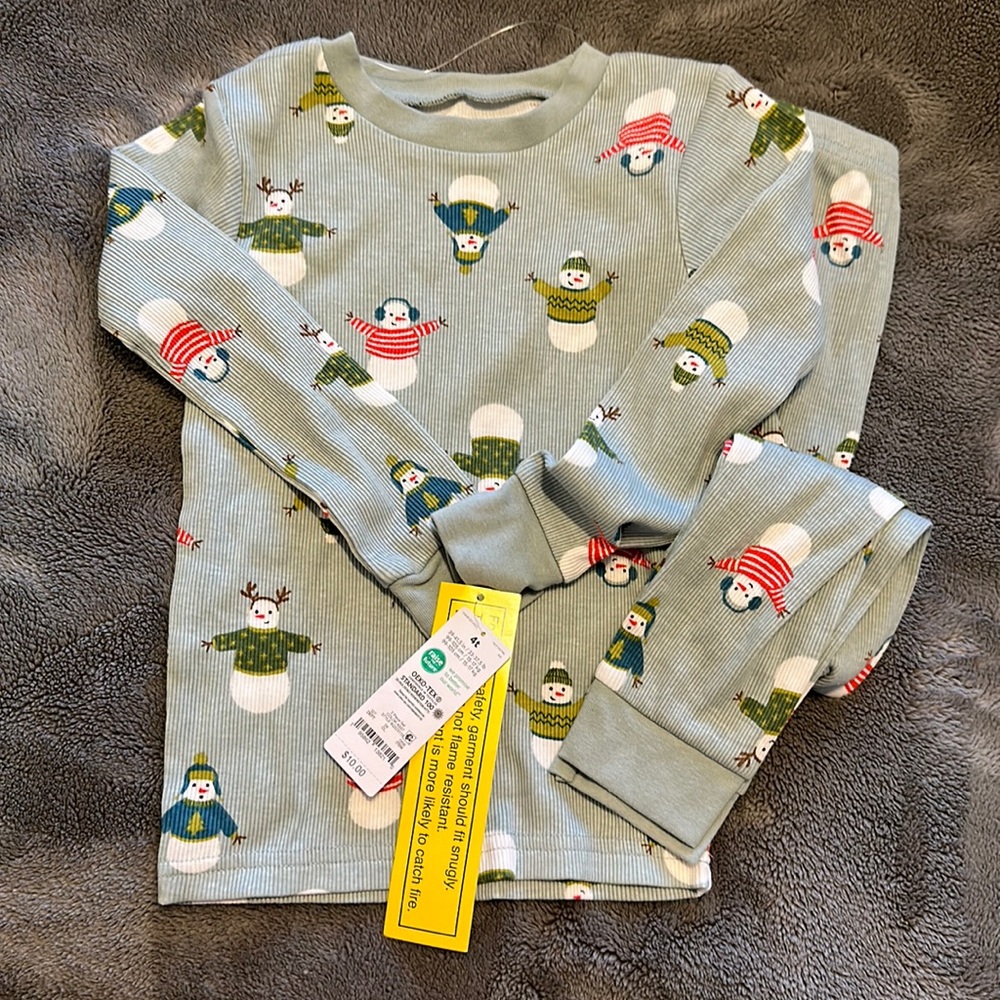 Adorable new with tags carters snowman pajamas size 4t!